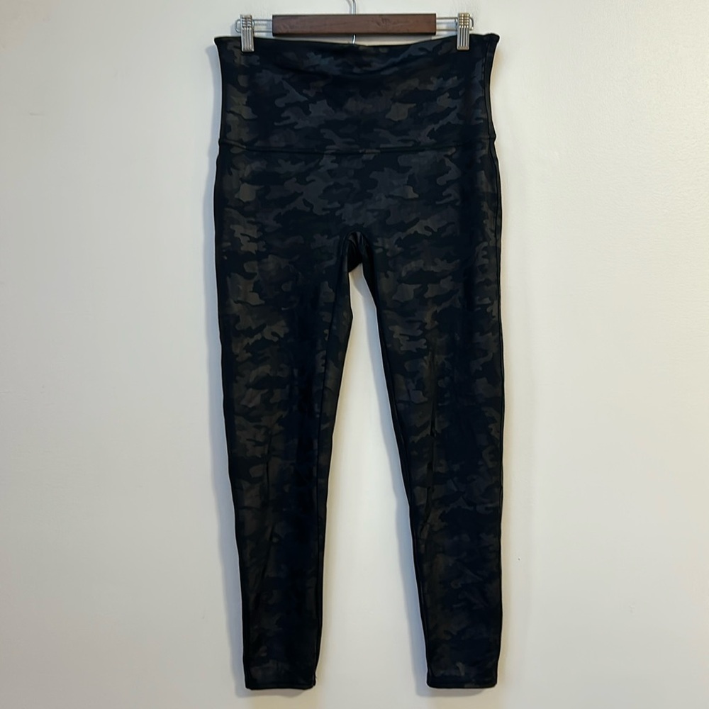 SPANX Faux Leatherer Camo Leggings Black Size 1X - Picture 2 of 4